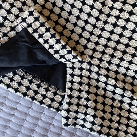 Banana Republic patterned black and white skirt (above the knee) - Picture 7 of 12